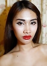 24 year old skinny Thai gets fucked and sucks tourists cock